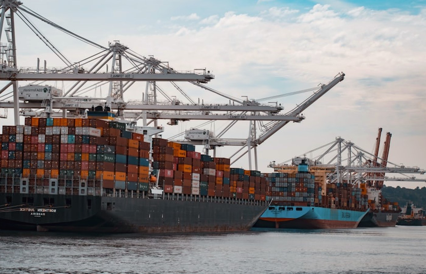 When Order Consolidation Saves Money—and When It Does Not